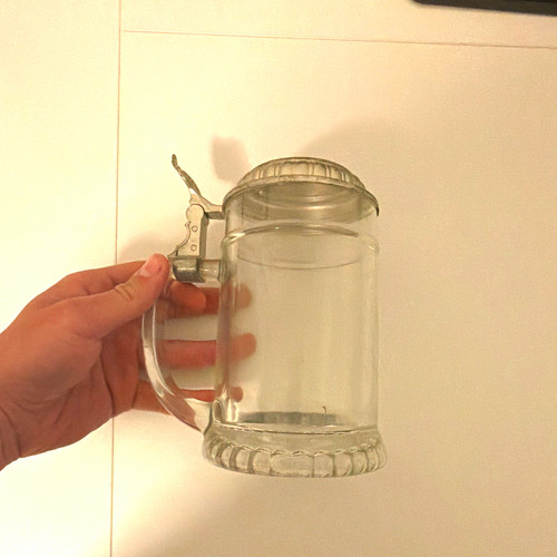 Glas bierkrug mit zinndeckel - bierkrug,