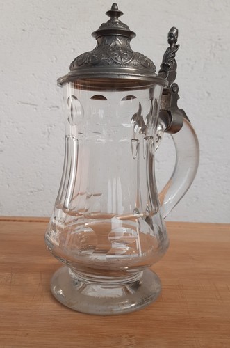 Glaskrug mit zinndeckel - glaskrug,