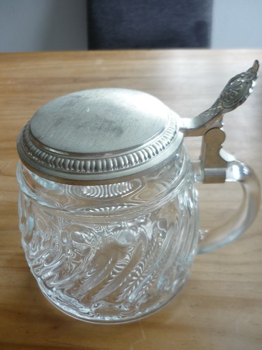 Bierkrug aus glas - bierkrug,