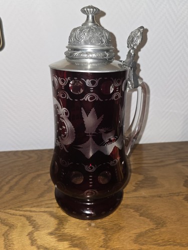 Roter bierkrug aus - roter,