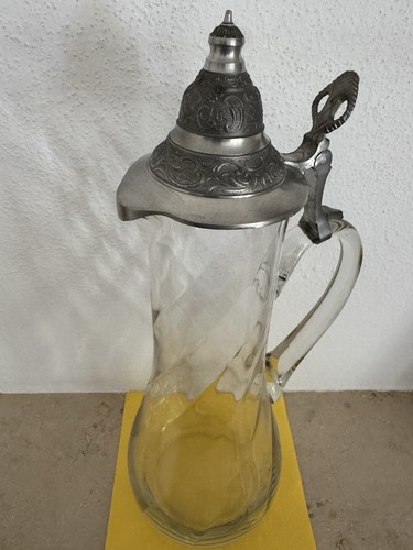 Glas karaffe als schenkkrug - glas,