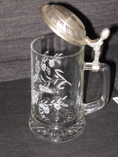 Glasbierkrug mit zinndeckel - glasbierkrug,