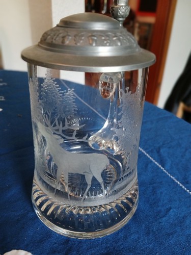 Bierkrug aus glas mit - aus,